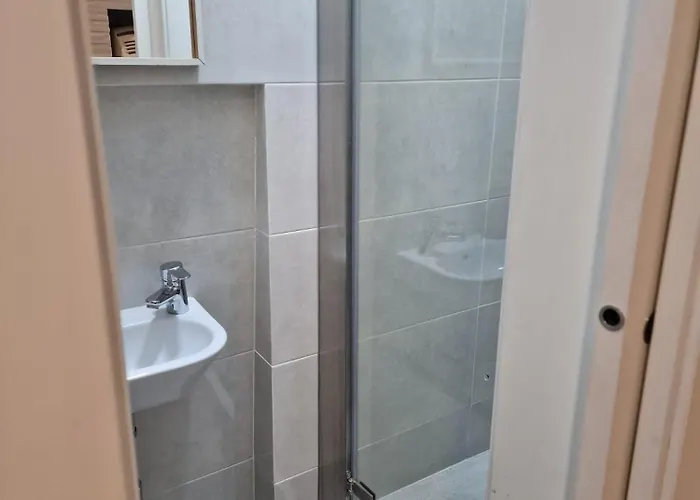 Alfama - Close To Everything *